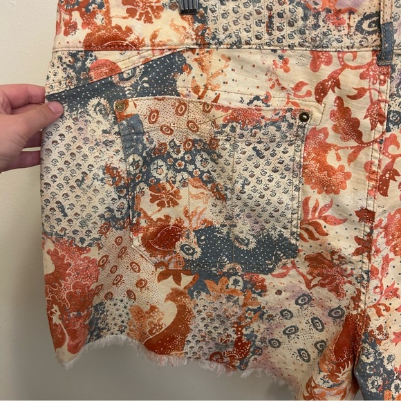 Pilcro The Wanderer Low Rise Shorts Floral Patch Print Size 22W Summer Fun - Picture 9 of 12